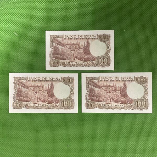 Lote 3 billetes consecutivos de 100 pesetas 1970 – Serie D – Sin circular – Variación cromática - Imagen 2