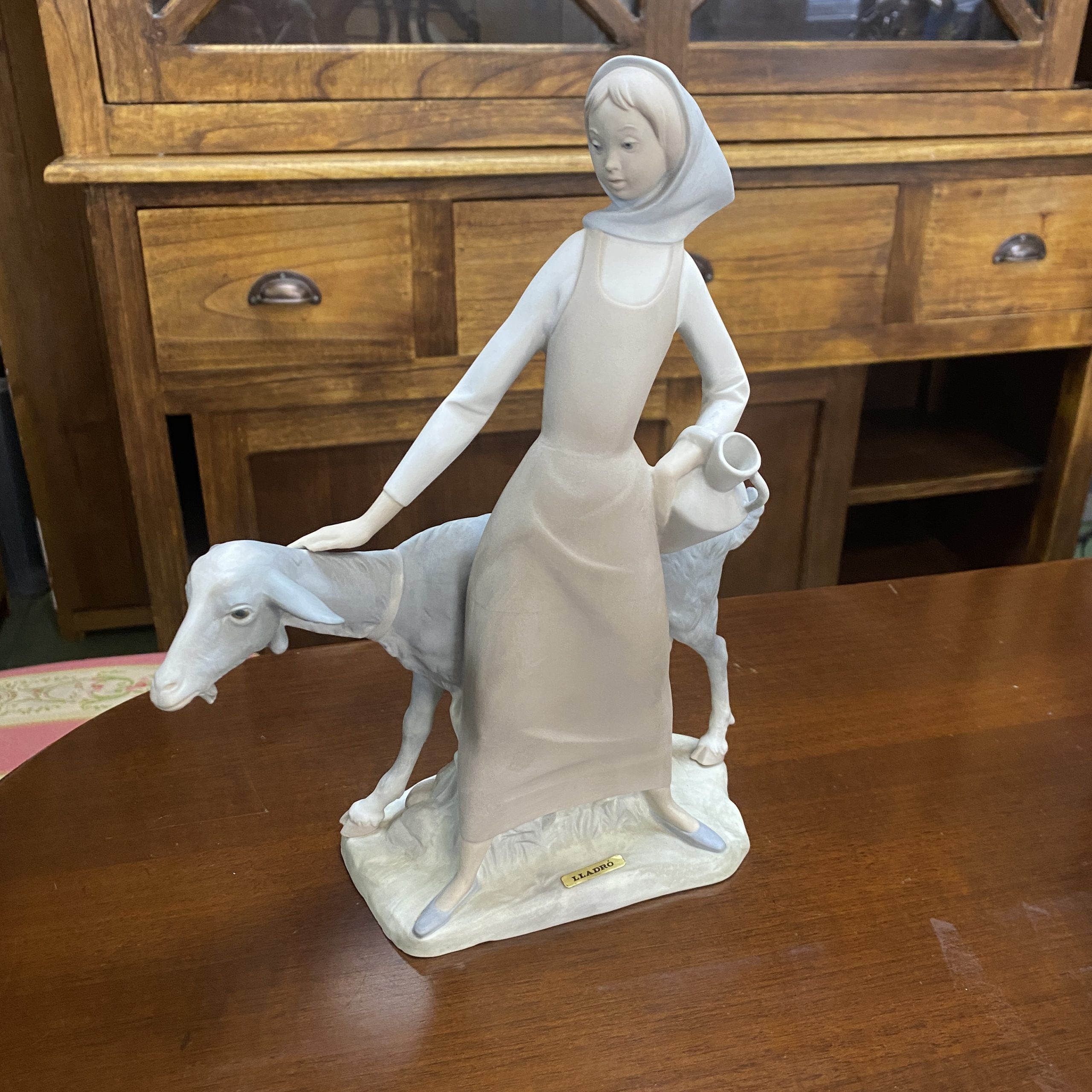 figura porcelana lladro pastora con cabra