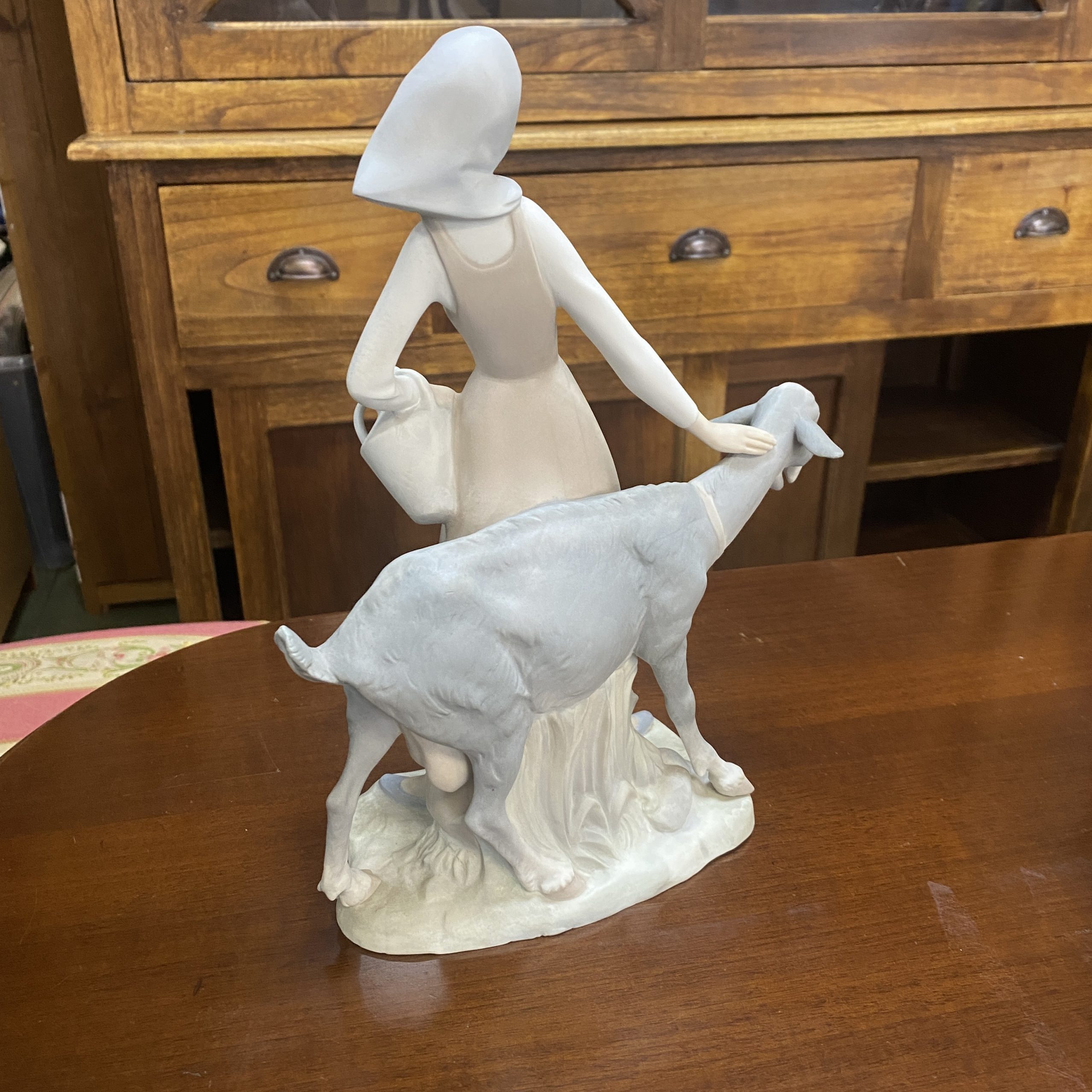 Figura Porcelana Lladro Pastora con Cabra - Imagen 2